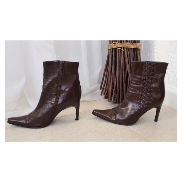 BCBGMaxAzria Shoes - BCBGMaxAzria Brown Leather Booties Size 5.5